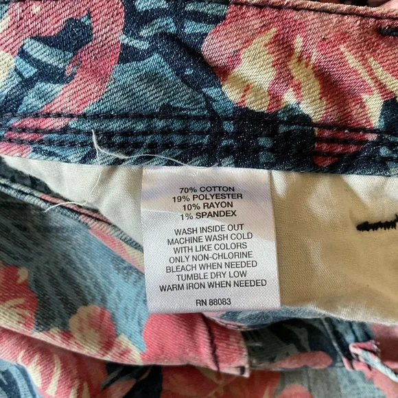 Signature Studio Floral Flamingo Print jeans. Fringe hem. Size 12. - Picture 9 of 10